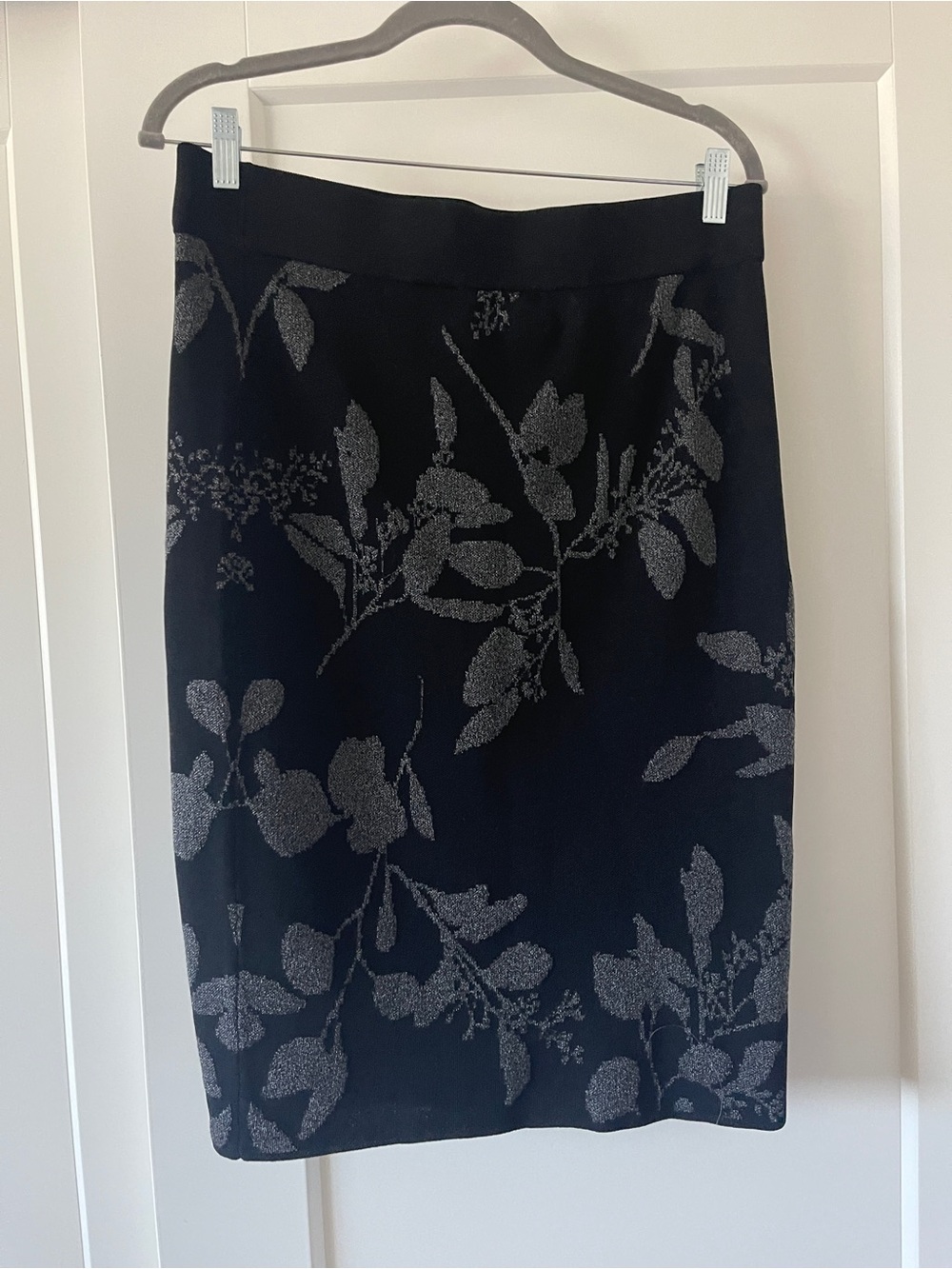 H&M Black Pencil Skirt with Silver Floral Jacquard (Large)